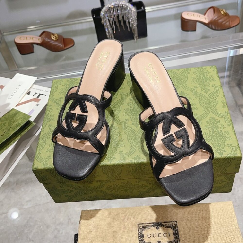 Gucci Heel Rubber Logo Slide Sandals - Picture 4 of 8